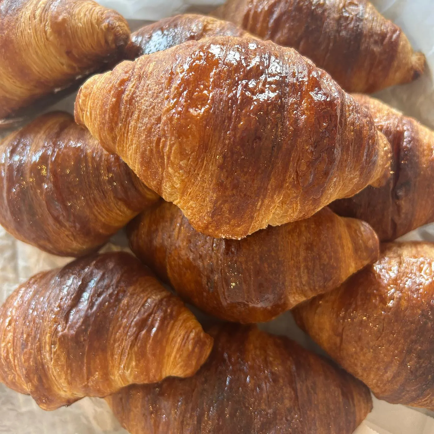 ザクもち食感！薄型クロワッサンのクルンジ🥐大好評です❕