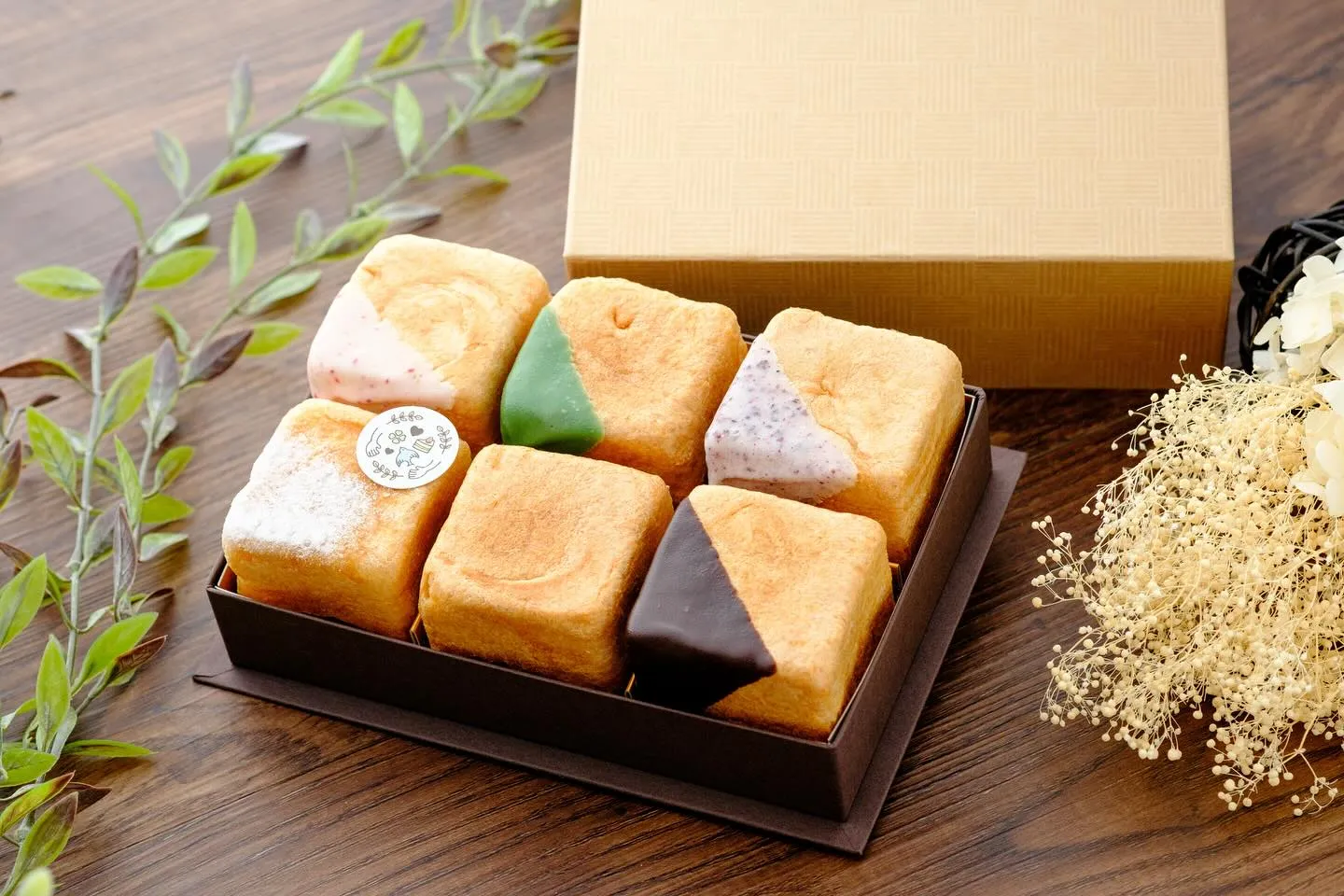 商品紹介　四角いシュークリーム